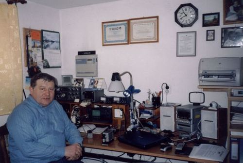 Rok 2006. Dr Jerzy Kowalski - SP8HPW, nigdysiejszy członek Zarządu Klubu SP8PLU a obecnie Prezes Zarządu OT PZK w Lublinie. 